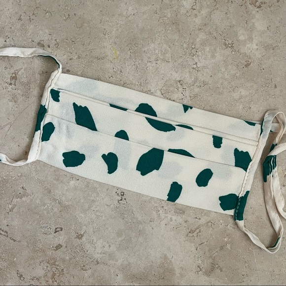 Reformation- Cream w/Green Spot Pleat Tie Mask (QTY 1) - Picture 2 of 10